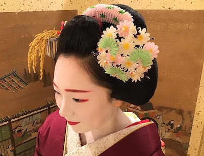 Differences Between Geisha and Maiko Outfits and Hair